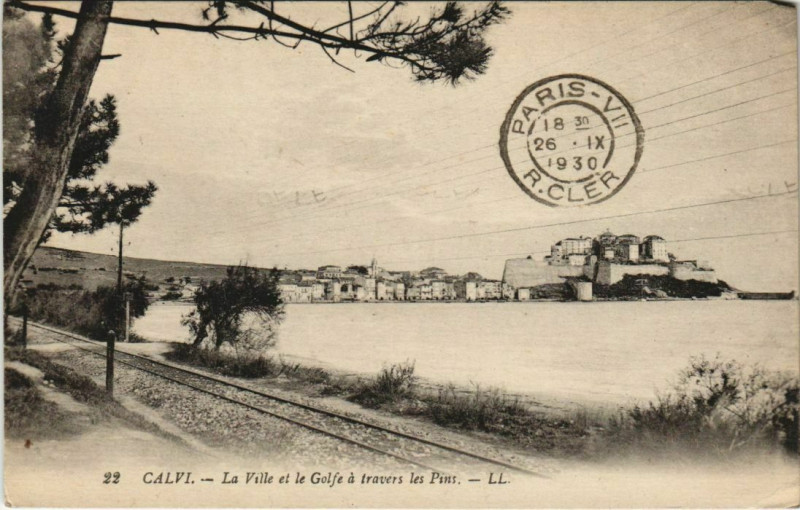 Carte postale ancienne Calvi Ville et le Golfe a travers les Pins Corsica à Calvi