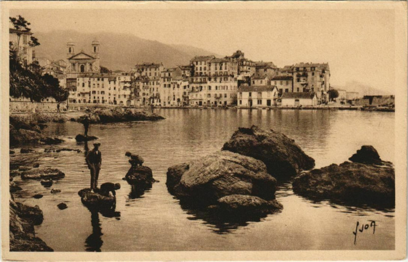 Carte postale ancienne Bastia Un coin du Vieux Port Corsica à Bastia