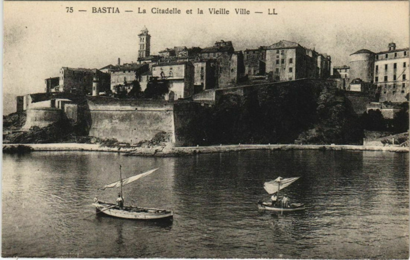 Carte postale ancienne Bastia Citadelle et la Vieille Ville Corsica à Bastia