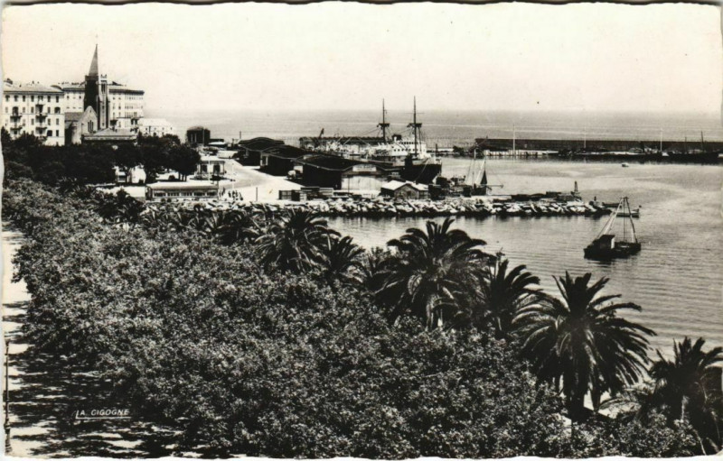 Carte postale ancienne Bastia Place Saint-Nicolas et le Nouveau Port Corsica à Bastia