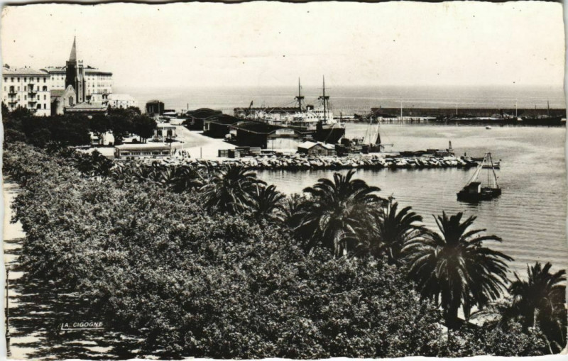 Carte postale ancienne Bastia Place Saint-Nicolas et le Nouveau Port Corsica à Bastia
