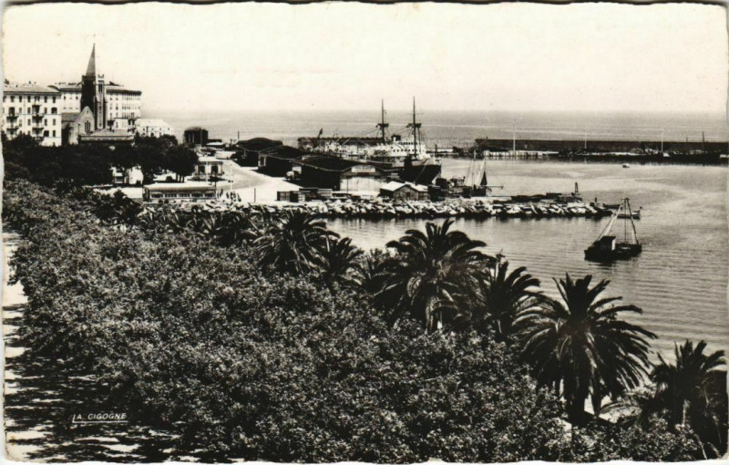 Carte postale ancienne Bastia Place Saint-Nicolas et le Nouveau Port Corsica à Bastia