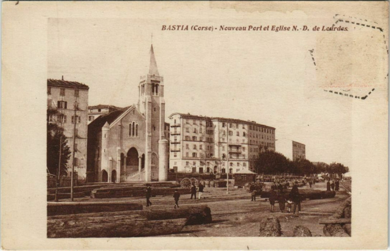 Carte postale ancienne Bastia Nouveau Port et Eglise N.-D. De Lourdes Corsica à Bastia