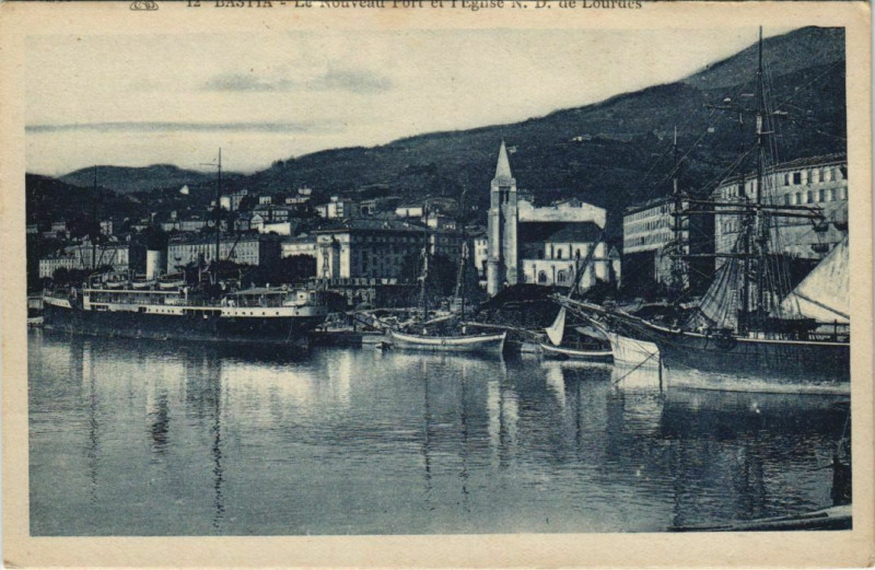 Carte postale ancienne Bastia Le nouveau Port et Eglise N.-D. De Lourdes Corsica à Bastia