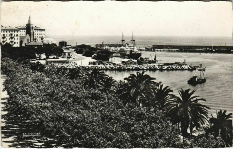 Carte postale ancienne Bastia Place Saint-Nicolas et le Nouveau Port Corsica à Bastia