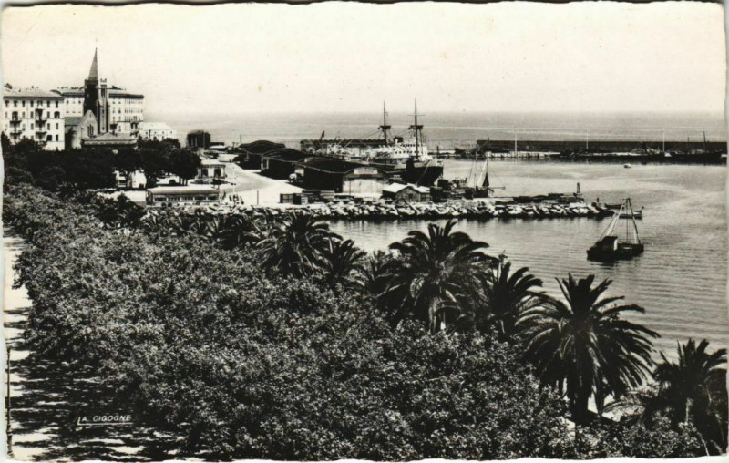 Carte postale ancienne Bastia Place Saint-Nicolas et le Nouveau Port Corsica à Bastia