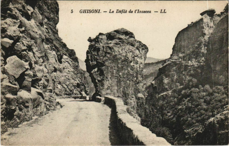 Carte postale ancienne Ghisoni - Le Defile de l'Inzecca Corsica - Corse à Ghisoni