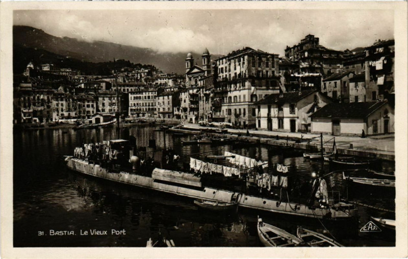 Carte postale ancienne Bastia - Le Vieux Port à Bastia