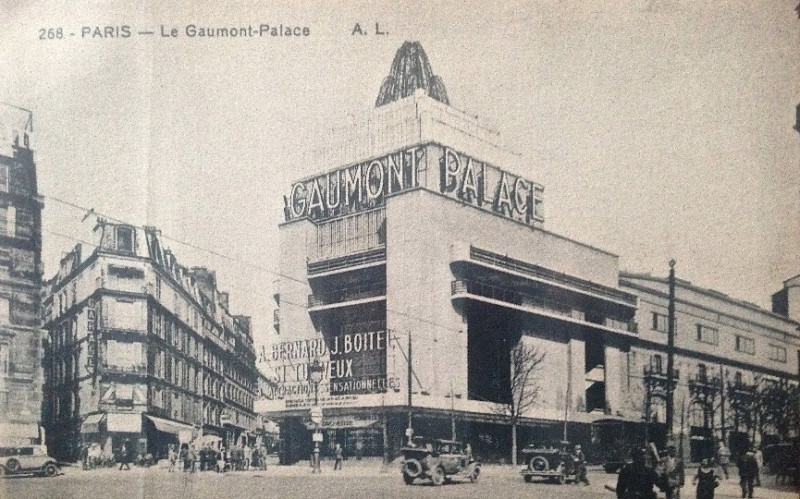 Carte postale ancienne Gaumont-Palace avec sa nouvelle façade créée en 1931 à Paris