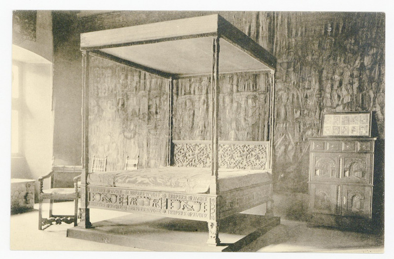 Carte postale ancienne Salle des Tapisseries dont les murs sont ornés de panneaux de tapisserie de haute lice représentant P-Fg-Cp-01197