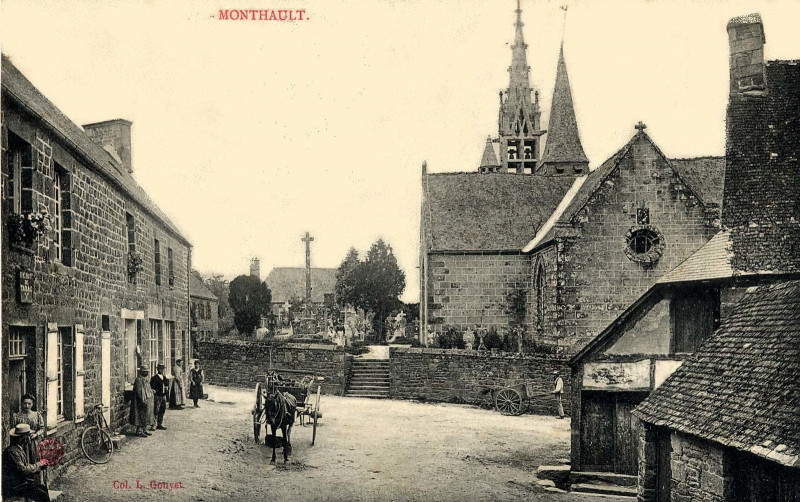 Carte postale ancienne Monthault bourg 1910