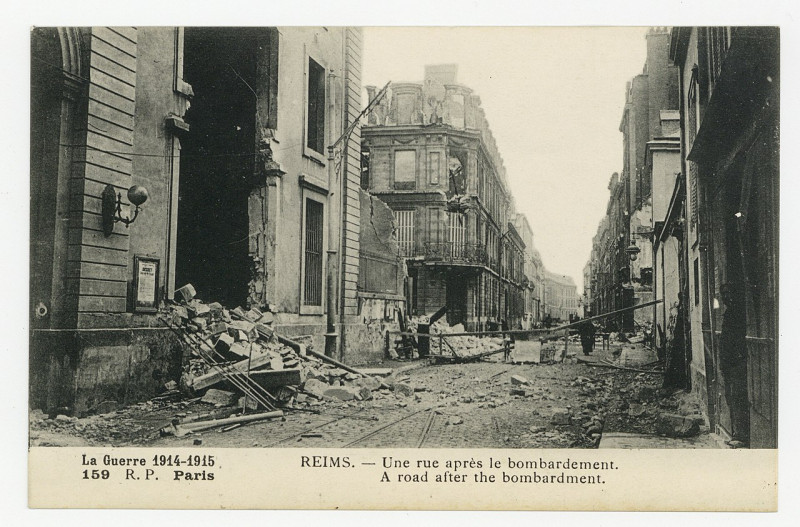 Carte postale ancienne Reims - une rue après le bombardement. A road after the bombardment. La Guerre 1914-1915 P-Fg-Cp-00983