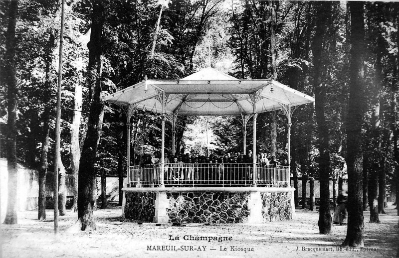 Carte postale ancienne Mareuil kiosque du jard 02151