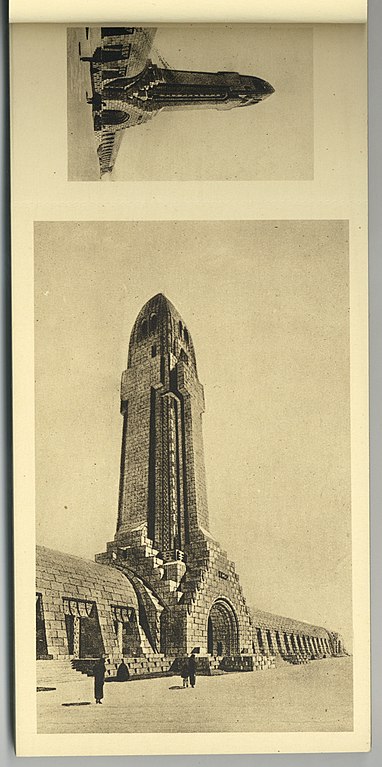 Carte postale ancienne Souvenir de l'Ossuaire de Douaumont, les Champs de Bataille à Verdun P-Fg-Cp-01051-7