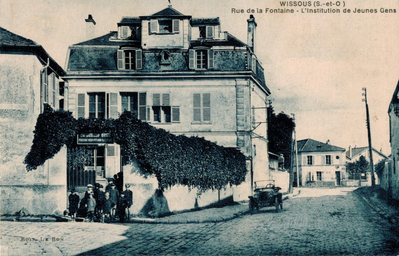 Carte postale ancienne Wissous - Rue de La Fontaine - L'institution de Jeunes Gens