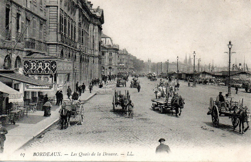 Carte postale ancienne Bordeaux - Quai de la Douane à Bordeaux