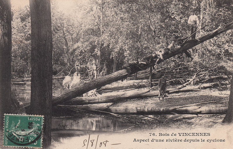 Carte postale ancienne Bois de Vincennes - Aspect d'une rivière depuis le cyclone à Paris 12e