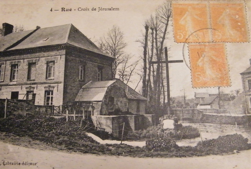 Carte postale ancienne Rue - Croix de Jérusalem