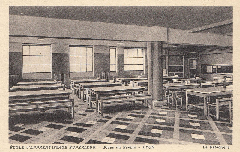 Carte postale ancienne Ecole d'apprentissage supérieur - Place du Bachut - Lyon Le Réfectoire à Lyon