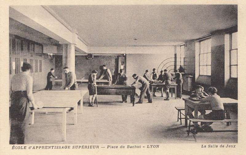 Carte postale ancienne Ecole d'apprentissage supérieur - Place du Bachut - Lyon La salle de jeu à Lyon