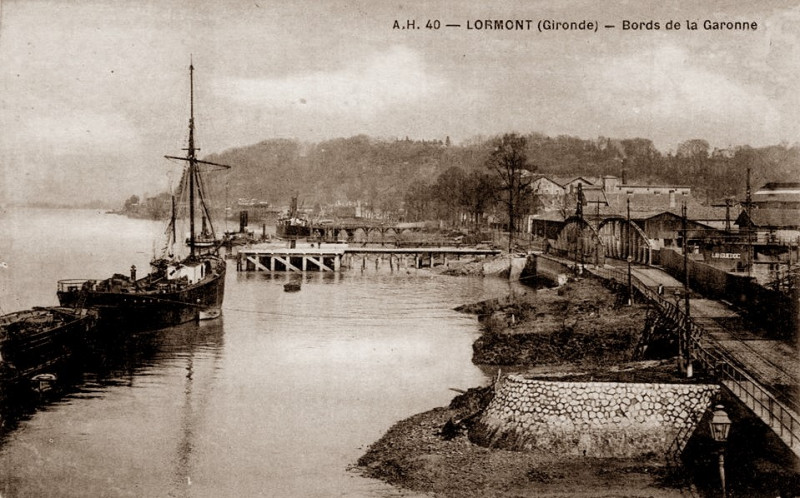 Carte postale ancienne Lormont - bords de la Garonne 15