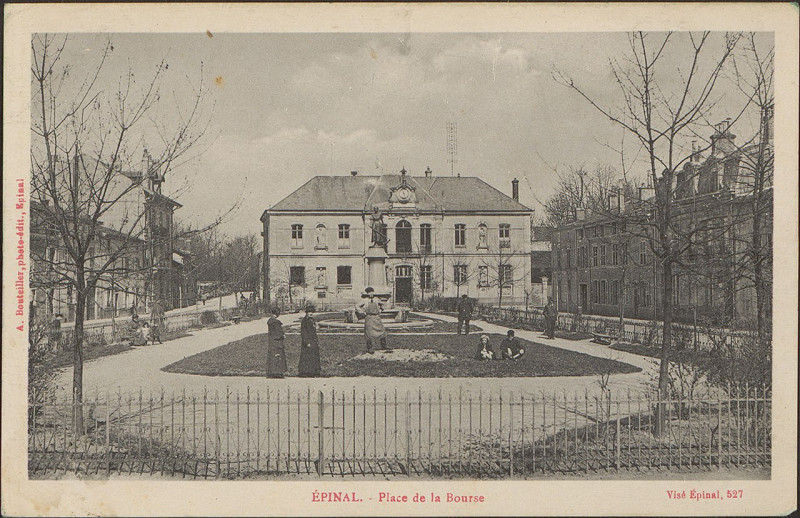 Carte postale ancienne Epinal, Place de la Bourse Cp 0393 Pr à Épinal