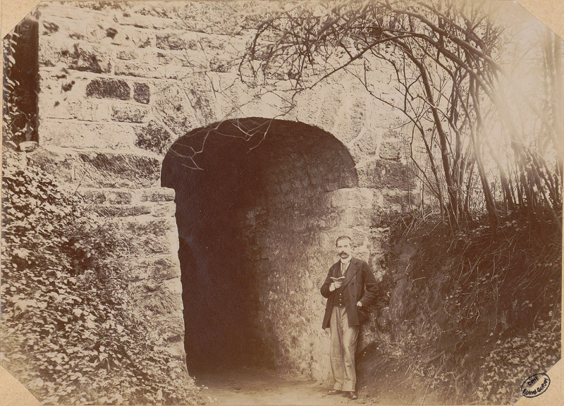 Carte postale ancienne Epinal, Tunnel au Château Cp 2638 PsurR à Épinal