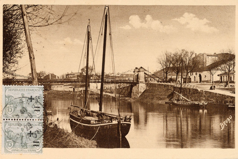 Carte postale ancienne Libourne - Pont suspendu sur l'Isle