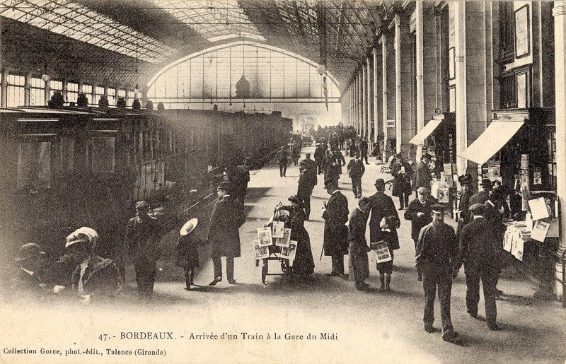 Carte postale ancienne Bordeaux - Gare du Midi - arrivée d'un train à Bordeaux