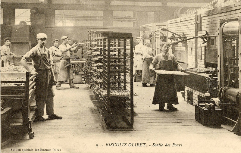 Carte postale ancienne Talence - Biscuits Olibet 11 - Sortie des fours