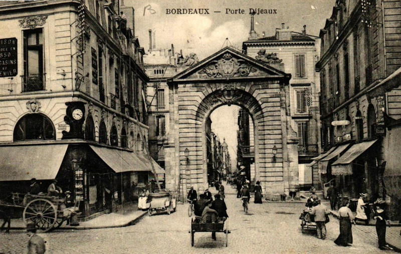 Carte postale ancienne Bordeaux - Porte Dijeaux 4 à Bordeaux