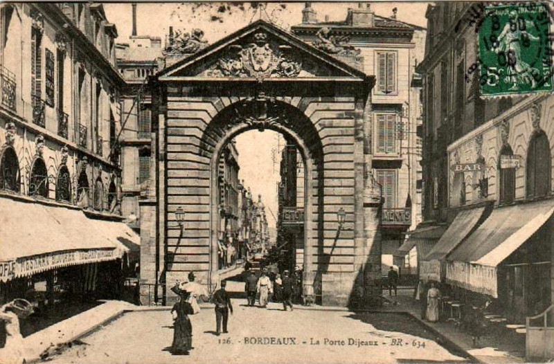 Carte postale ancienne Bordeaux - Porte Dijeaux 6 à Bordeaux
