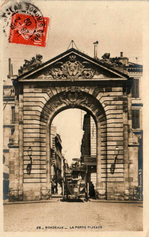 Carte postale ancienne Bordeaux - Porte Dijeaux 12 à Bordeaux
