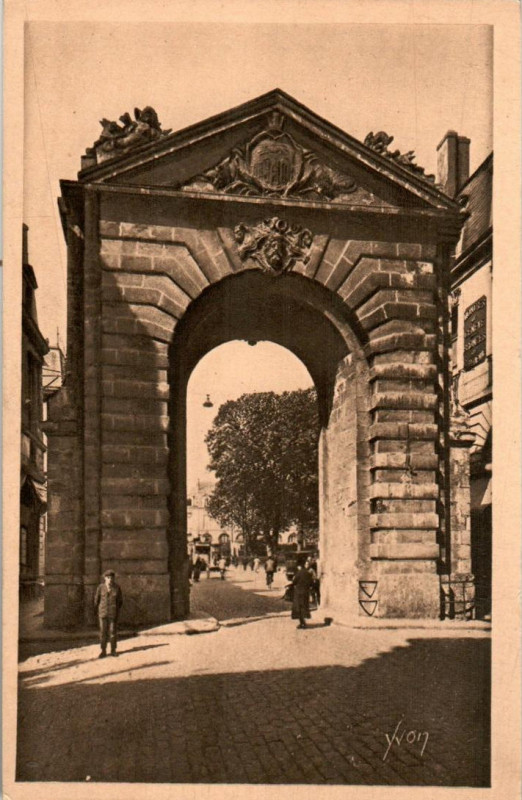 Carte postale ancienne Bordeaux - Porte Dijeaux 10 à Bordeaux