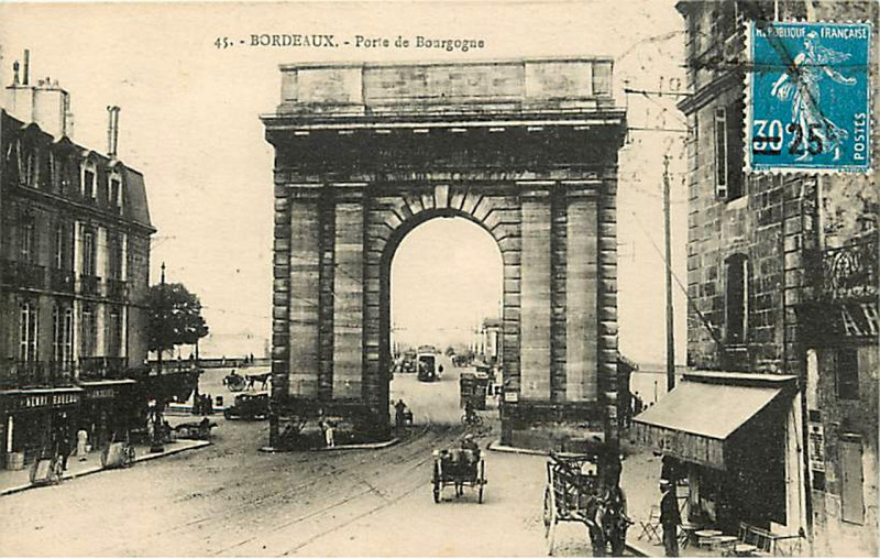 Carte postale ancienne Bordeaux - Porte de Bourgogne 3 à Bordeaux