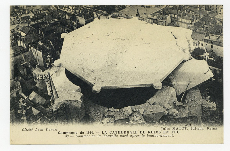 Carte postale ancienne Sommet de la Tourelle nord après le bombardement. Campagne de 1914 - la Cathédrale de Reims en feu P-Fg-Cp-00960