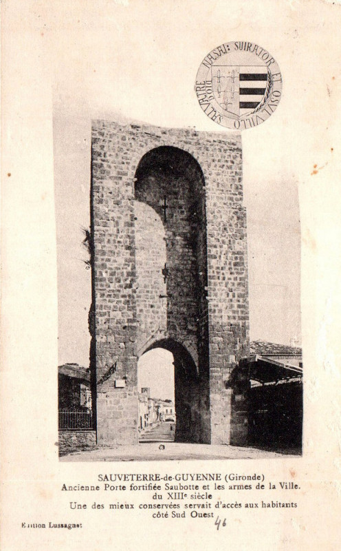 Carte postale ancienne Ancienne Porte fortifiée Saubotte et les armes de la Ville à Sauveterre-de-Guyenne