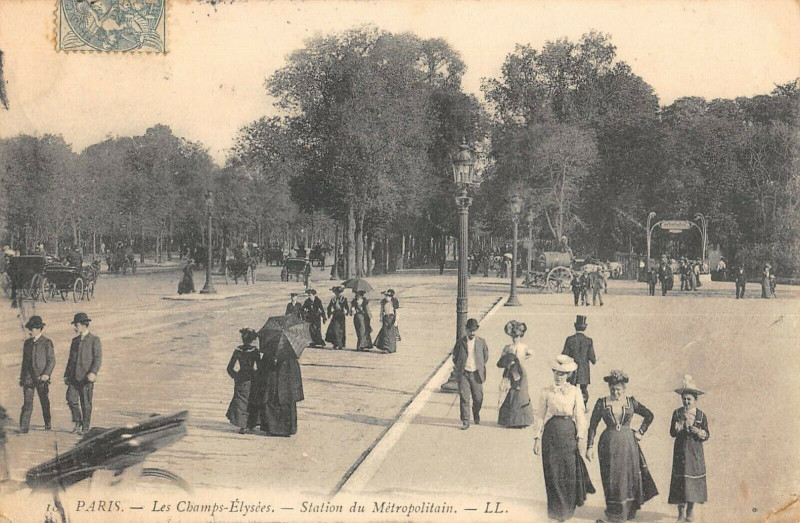 Carte postale ancienne Paris Champs Elysees Station Du Metropolitain à Paris
