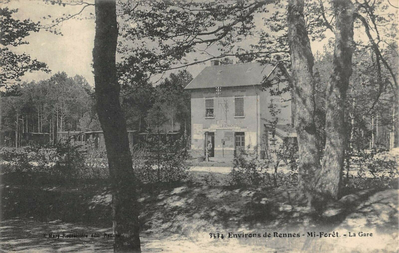 Carte postale ancienne Env.de Rennes Mi Foret La Gare à Rennes