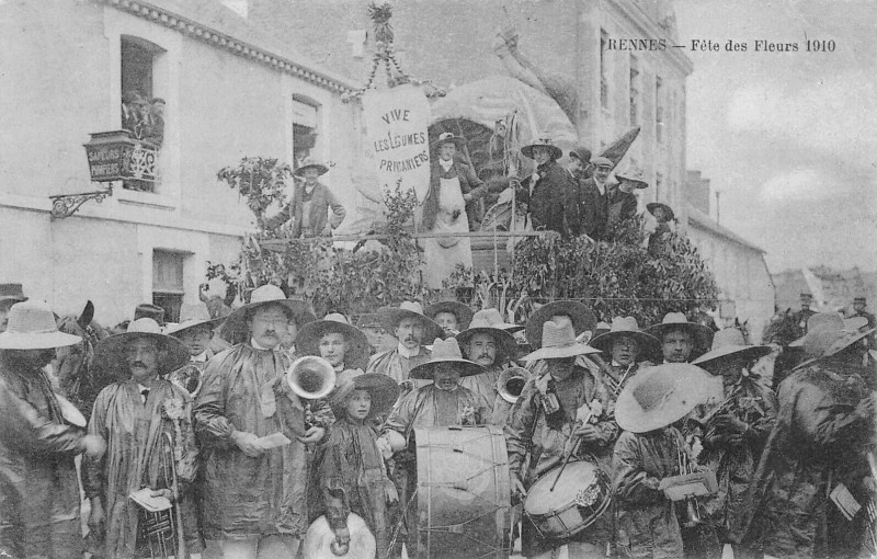 Carte postale ancienne Rennes Fete Des Fleurs 1910 à Rennes