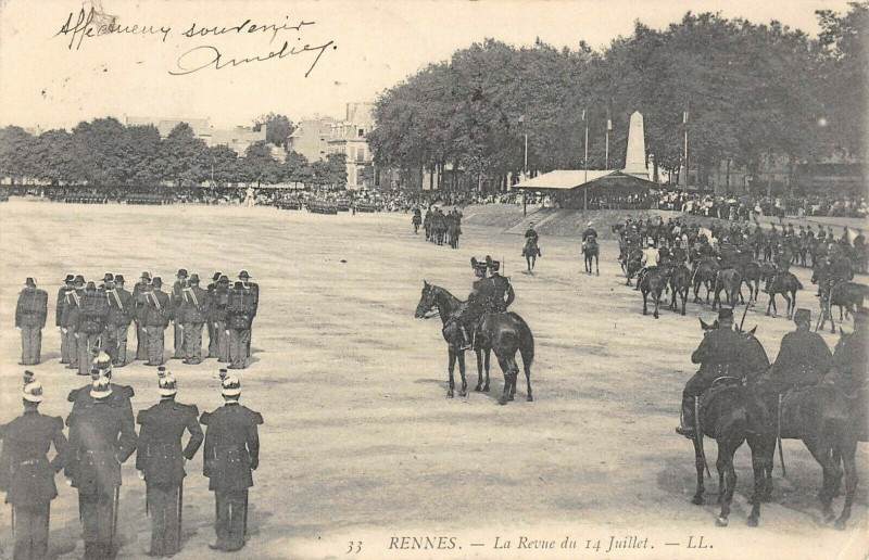 Carte postale ancienne Rennes La Revue Du 14 Juillet à Rennes