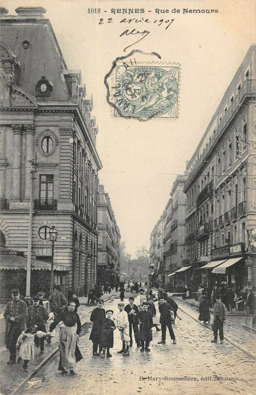 Carte postale ancienne Rennes Rue De Nemours à Rennes