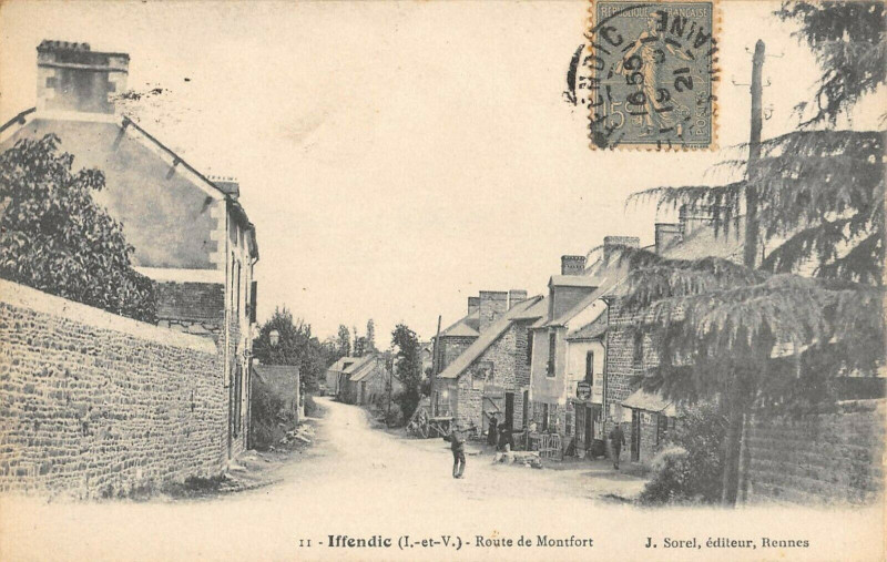 Carte postale ancienne Route de Montfort à Iffendic