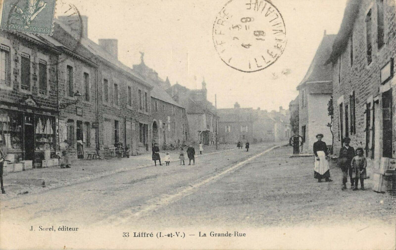 Carte postale ancienne Liffre La Grande Rue à Liffré