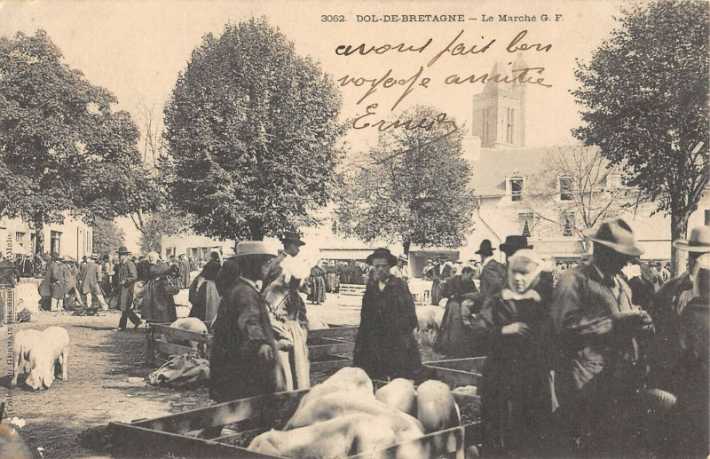 Carte postale ancienne Dol De Bretagne Le Marche à Dol-de-Bretagne