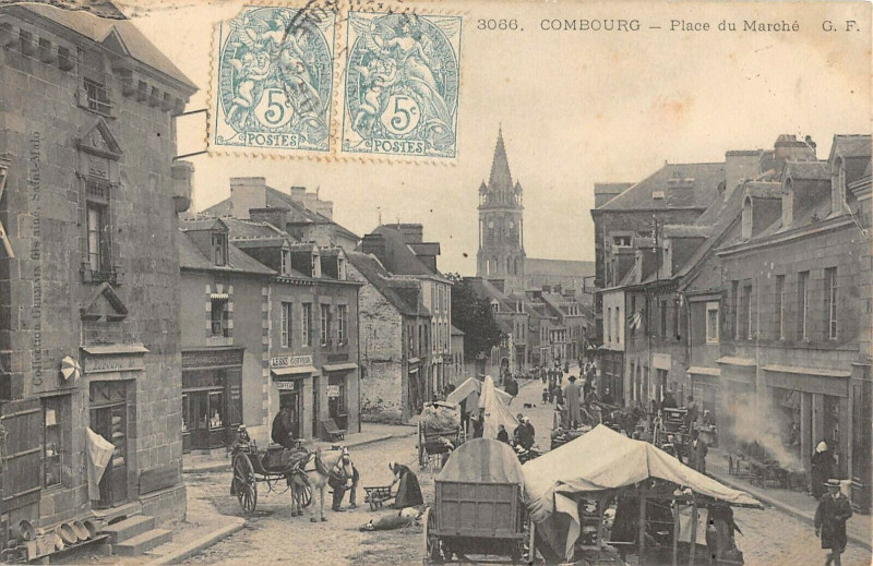 Carte postale ancienne Combourg Place Du Marche à Combourg