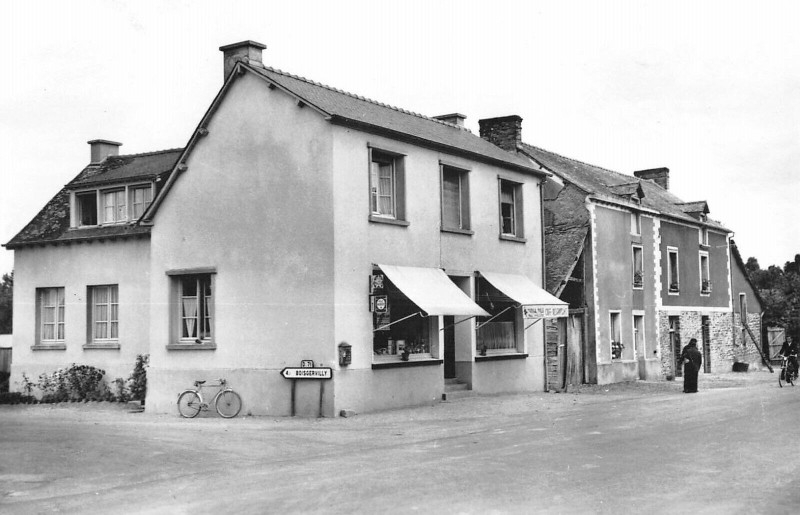 Carte postale ancienne Le Centre du Bourg à Saint-Maugan