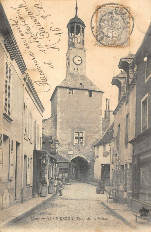 Carte postale ancienne Vierzon Tour De La Prison à Vierzon
