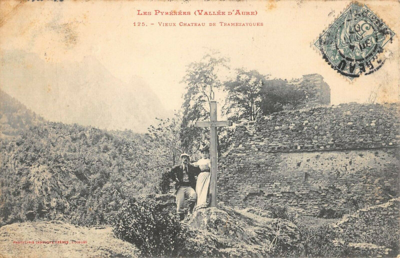 Carte postale ancienne Vallee D'Aure Le Vieux Chateau De Tramezaygues
