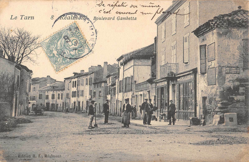 Carte postale ancienne Realmont Boulevard Gambetta à Réalmont